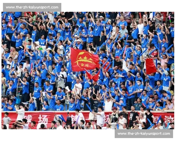 扔掉小马扎!跨省球迷夜奔 300 公里 “潜入” 苏超现场 扔掉小马扎!跨省球迷夜奔 300 公里 “潜入” 苏超现场